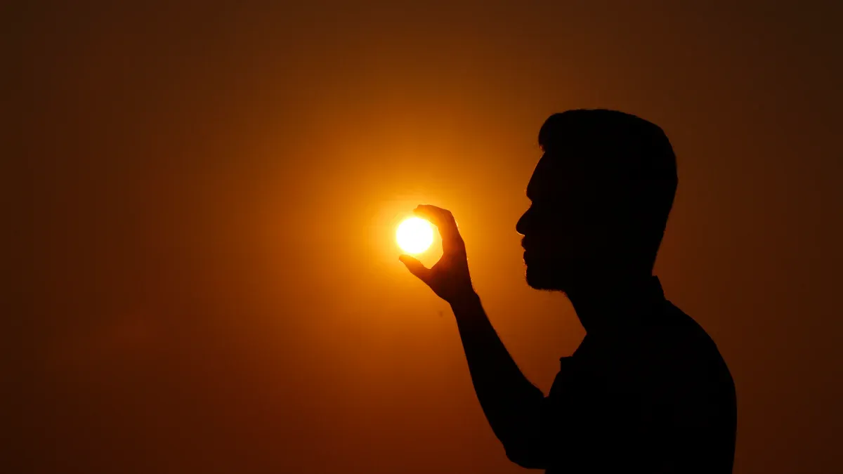 2025 Solar Light Trends: How to Meet EU/US Market Demands for Energy-Efficient Outdoor Solutions